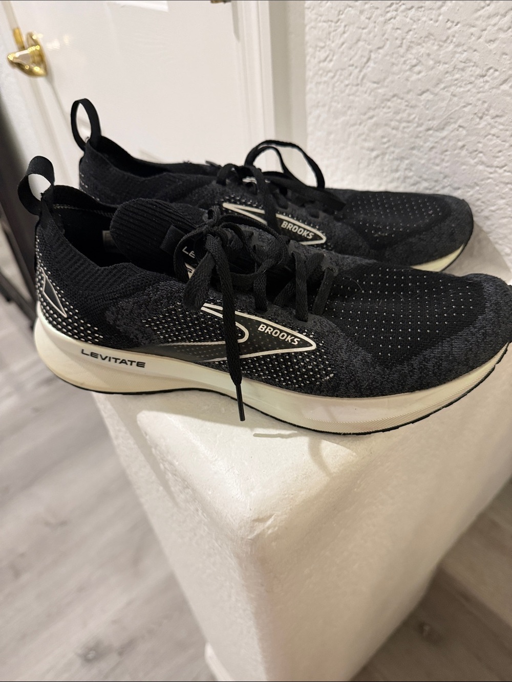Brooks Women’s Levitate Running Shoes - Black/Ivory